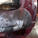 Freigelegter Unfallschaden im Heckbereich Freigelegter Unfallschaden im Heckbereich